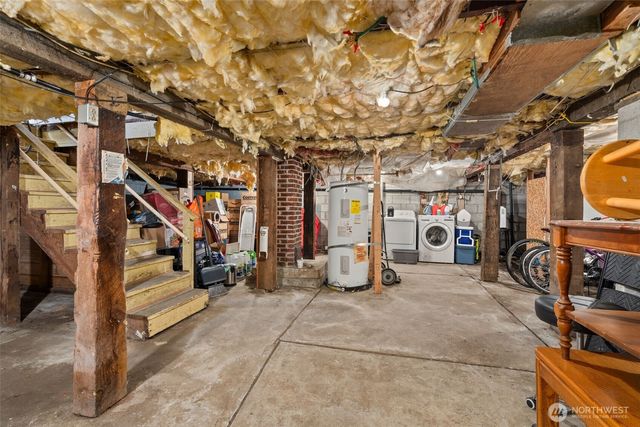 829 Jackson Avenue, Raymond, WA 98577