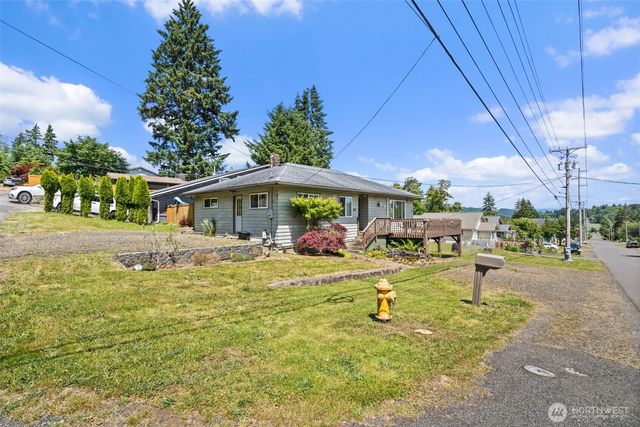 829 Jackson Avenue, Raymond, WA 98577