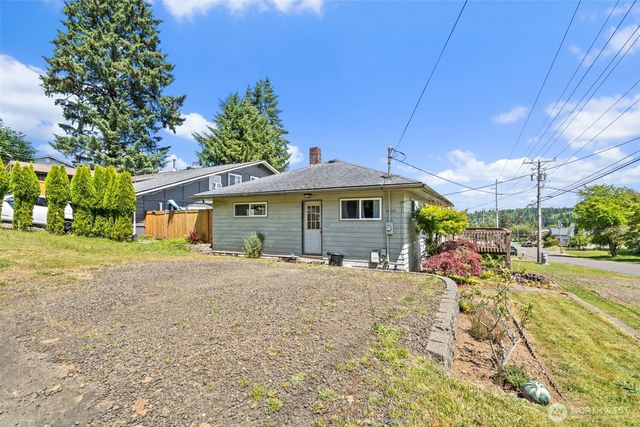 829 Jackson Avenue, Raymond, WA 98577