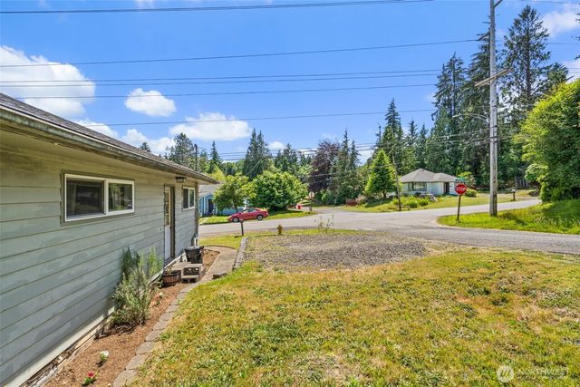 829 Jackson Avenue, Raymond, WA 98577
