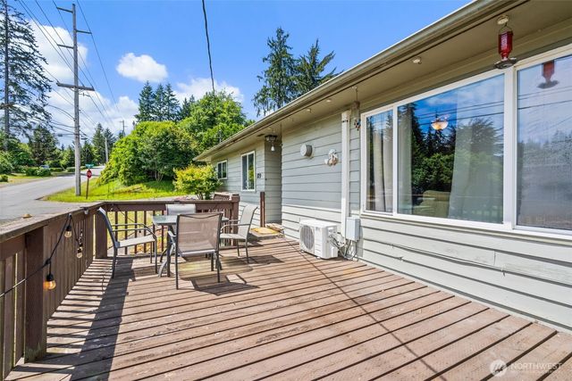 829 Jackson Avenue, Raymond, WA 98577