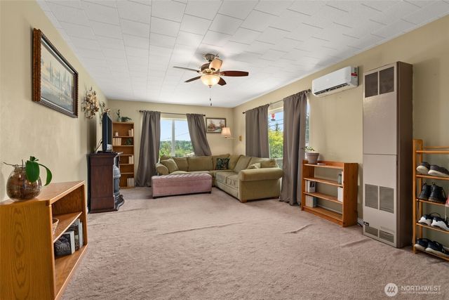829 Jackson Avenue, Raymond, WA 98577