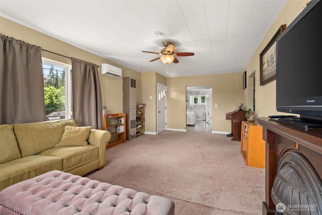 829 Jackson Avenue, Raymond, WA 98577