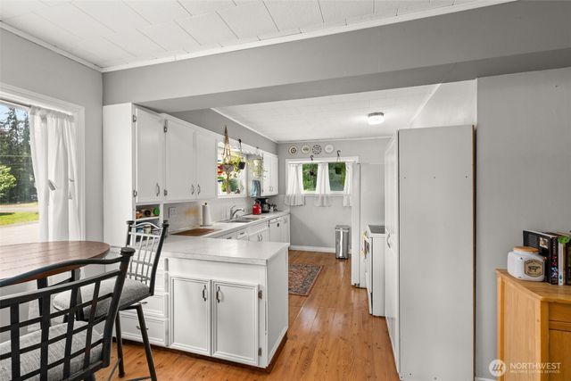 829 Jackson Avenue, Raymond, WA 98577