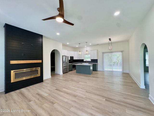 11 Chestnut Grove Rd, Elizabethtown, KY 42701