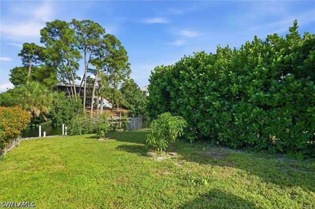 27268 Jolly Roger LN, Bonita Springs, FL 34135