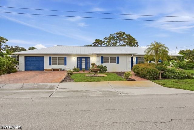 27268 Jolly Roger LN, Bonita Springs, FL 34135