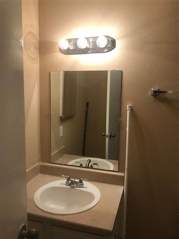 7724 W Gulf Bank Rd, Houston, TX 77040
