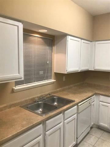 7724 W Gulf Bank Rd, Houston, TX 77040
