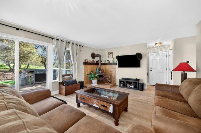 1626 American River Trl, Cool, CA 95614