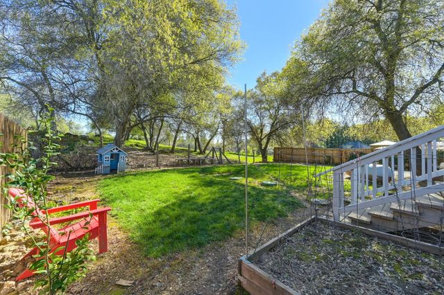 1626 American River Trl, Cool, CA 95614