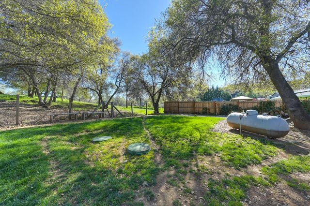1626 American River Trl, Cool, CA 95614