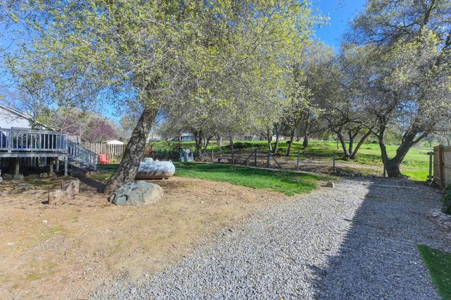 1626 American River Trl, Cool, CA 95614