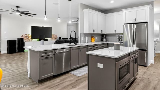 1845 Market Circle NE, Palm Bay, FL 32905