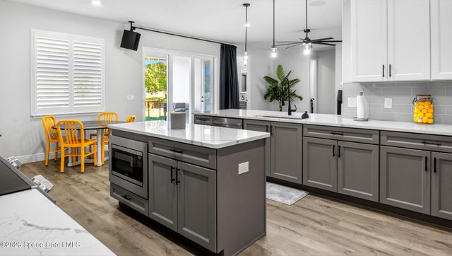 1845 Market Circle NE, Palm Bay, FL 32905