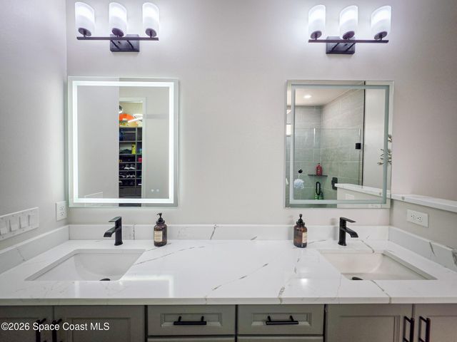 1845 Market Circle NE, Palm Bay, FL 32905