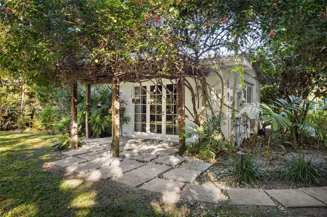 7290 SW 77th Ter, Miami, FL 33143