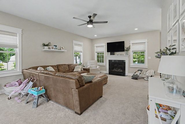 377 Rebecca Rd, Northbridge, MA 01588