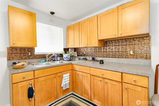 3572 -3574 E F Street, Tacoma, WA 98404