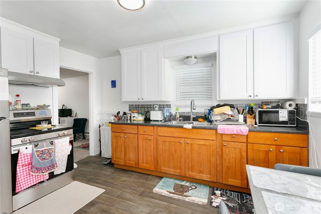 3572 -3574 E F Street, Tacoma, WA 98404