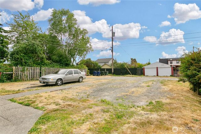 3572 -3574 E F Street, Tacoma, WA 98404