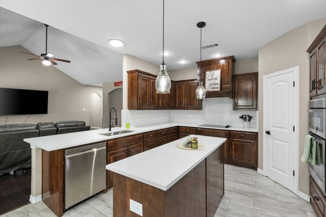 2913 Bairds Lane, Burleson, TX 76028