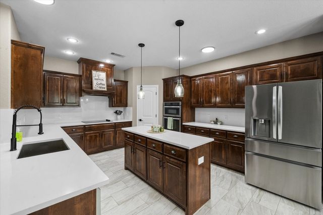 2913 Bairds Lane, Burleson, TX 76028