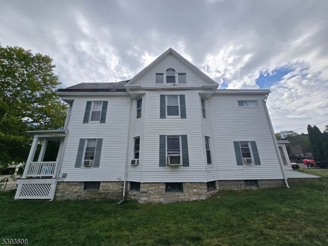 32 Trinity St, Newton Town, NJ 07860