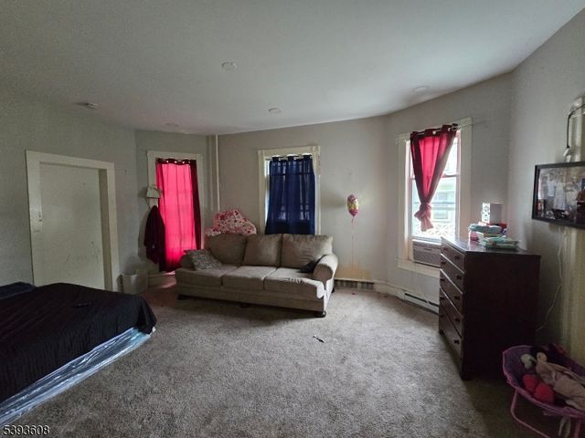 32 Trinity St, Newton Town, NJ 07860