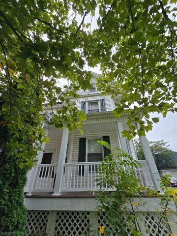 32 Trinity St, Newton Town, NJ 07860