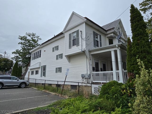 32 Trinity St, Newton Town, NJ 07860