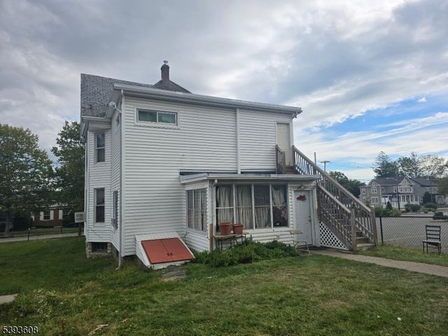 32 Trinity St, Newton Town, NJ 07860