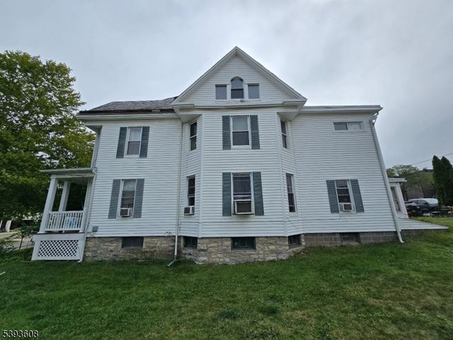 32 Trinity St, Newton Town, NJ 07860