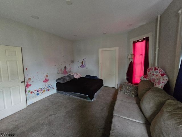 32 Trinity St, Newton Town, NJ 07860