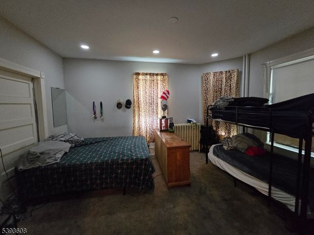 32 Trinity St, Newton Town, NJ 07860