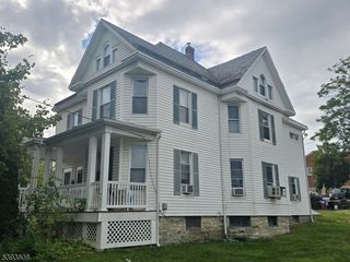 32 Trinity St, Newton Town, NJ 07860