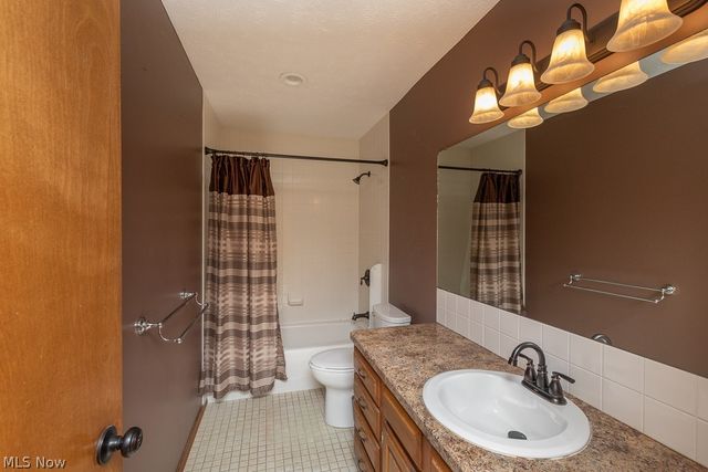 7456 Hidden Glen Drive, Amherst, OH 44001