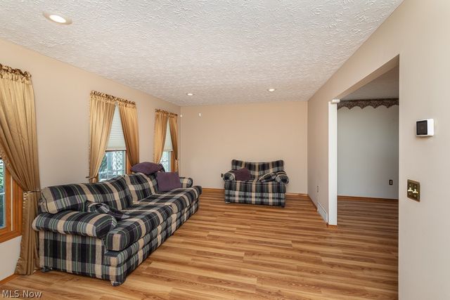 7456 Hidden Glen Drive, Amherst, OH 44001