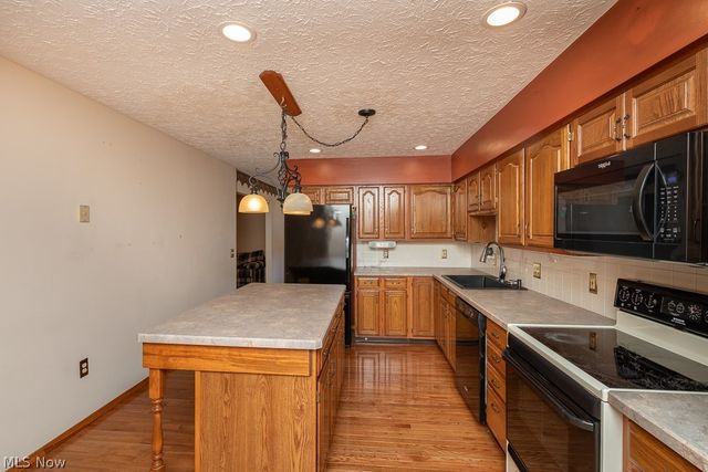 7456 Hidden Glen Drive, Amherst, OH 44001