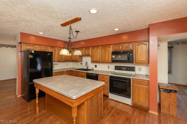 7456 Hidden Glen Drive, Amherst, OH 44001