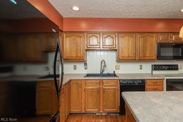 7456 Hidden Glen Drive, Amherst, OH 44001