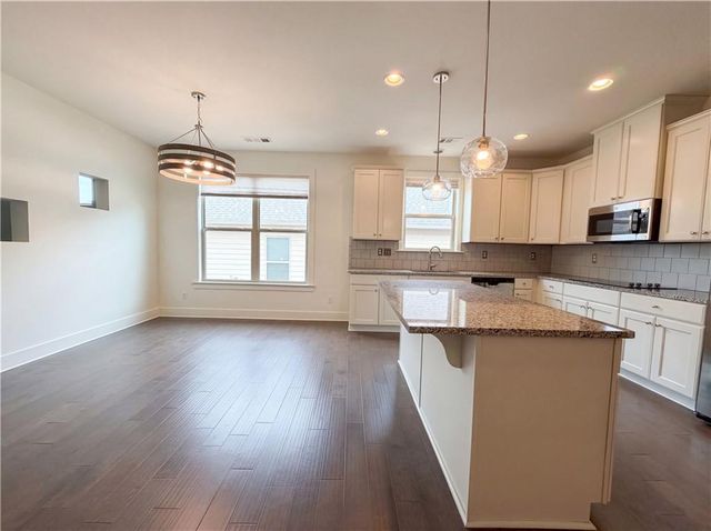 1027 Halletts Peak Place, Lawrenceville, GA 30044