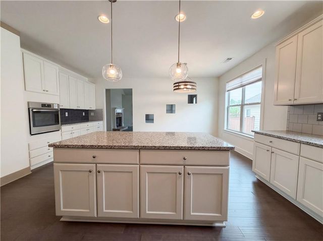 1027 Halletts Peak Place, Lawrenceville, GA 30044