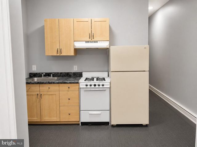 7020 WOODLAND AVE, Philadelphia, PA 19142