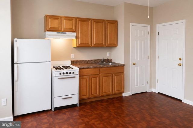 7020 WOODLAND AVE, Philadelphia, PA 19142