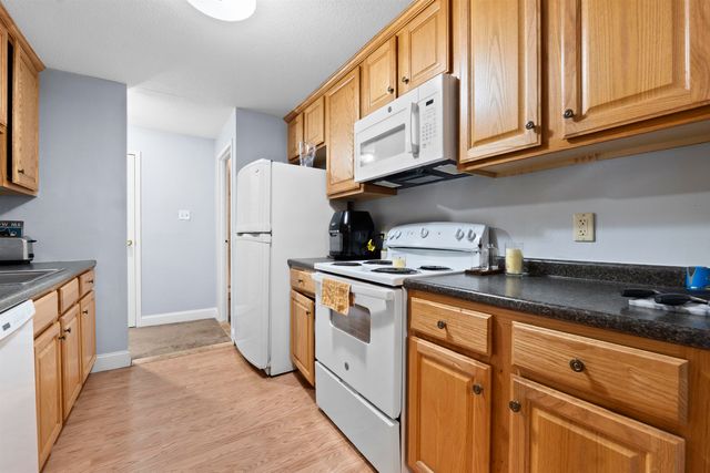 2 Silvestri Cir Unit 13, Derry, NH 03038