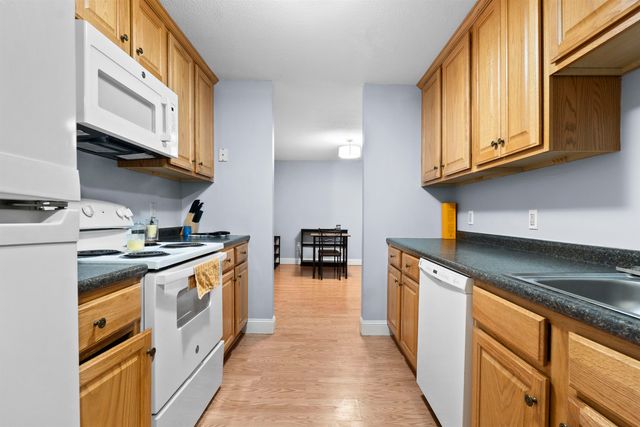 2 Silvestri Cir Unit 13, Derry, NH 03038