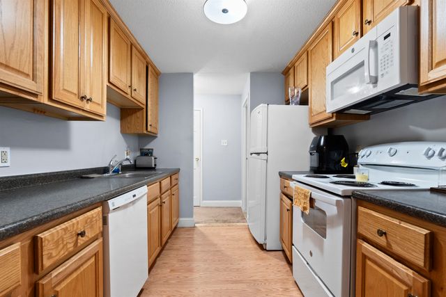 2 Silvestri Cir Unit 13, Derry, NH 03038