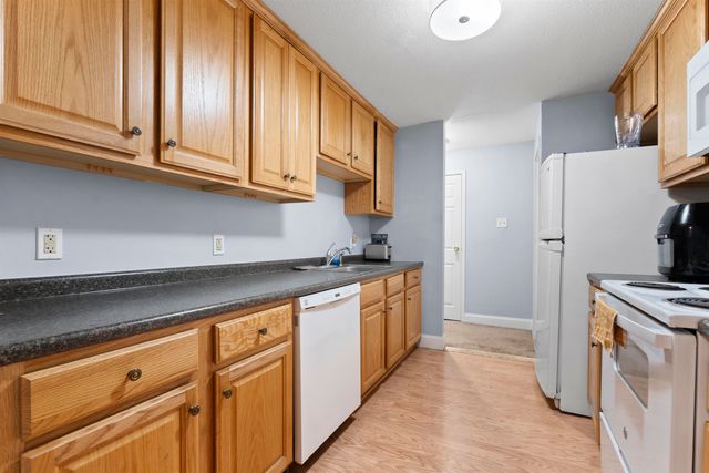 2 Silvestri Cir Unit 13, Derry, NH 03038