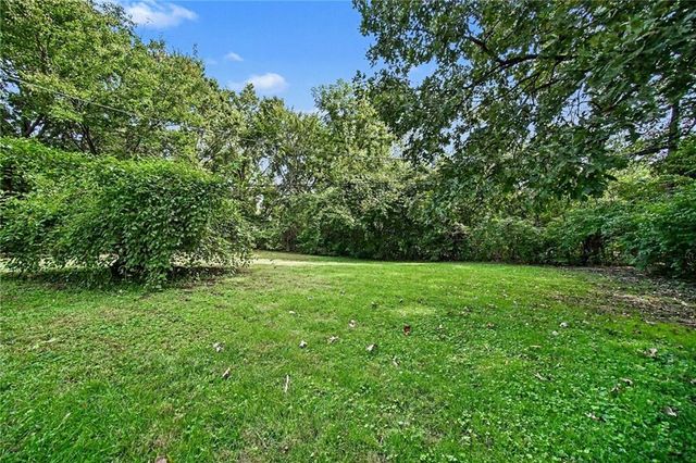 6005 Laurel Avenue, Raytown, MO 64133